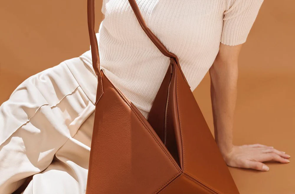 woman-wearing-triangular-inspired-shoulder-bag-modern-premium-fashion-ecommerce-image woman-wearing-triangular-inspired-shoulder-bag-modern-premium-fashion