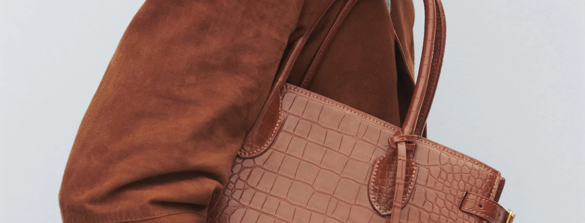 close-up-crocodile-texture-inspired-tote-handbag-premium-brown-leather-fashion