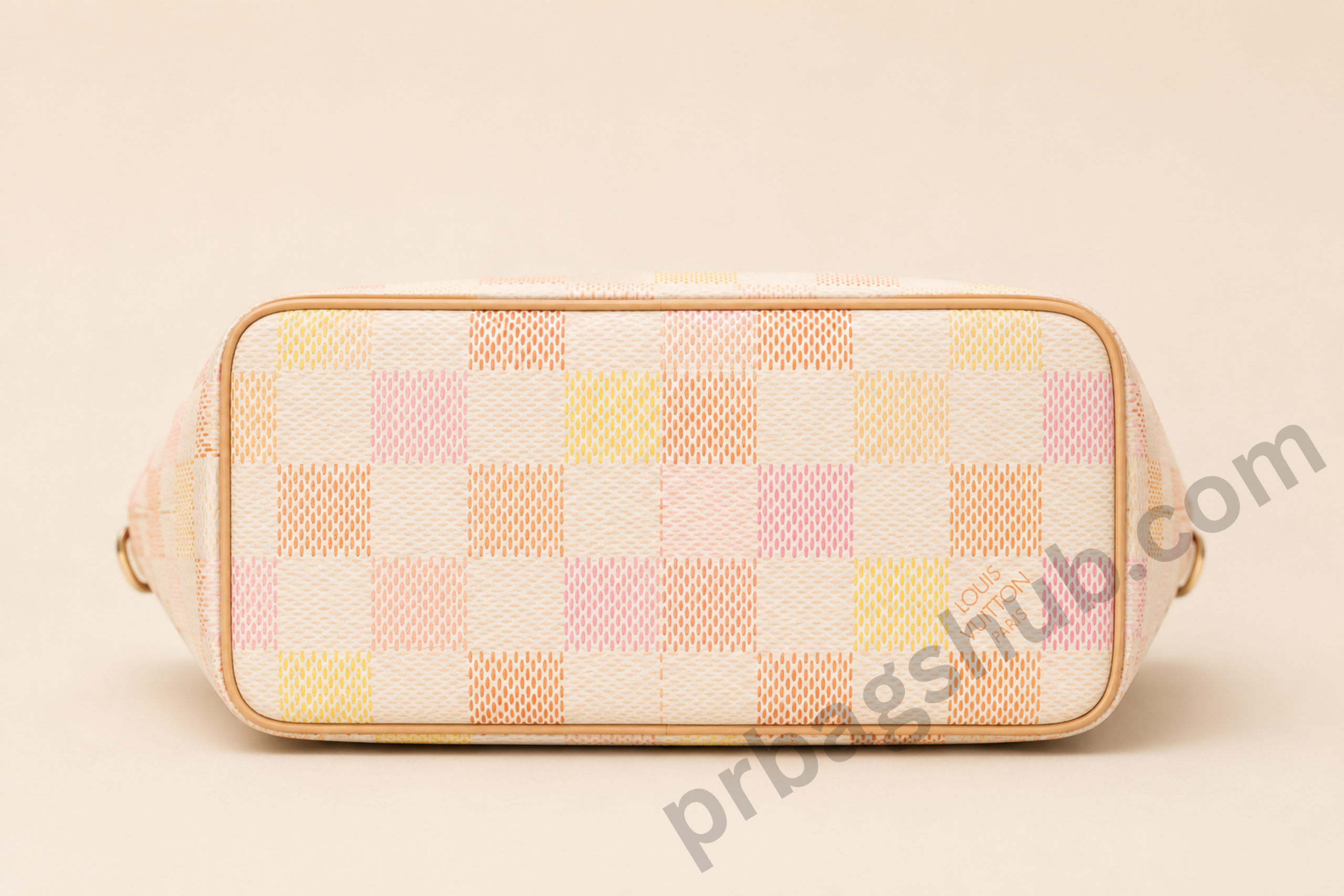bottom-view-of-louis-vuitton-neverfull-mm-damier-azur-pastel-checkered-tote-bag-with-structured-base